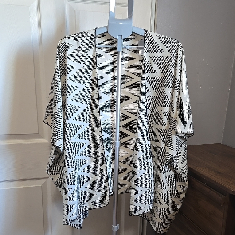 Black and White Geometric Kimono Cardigan